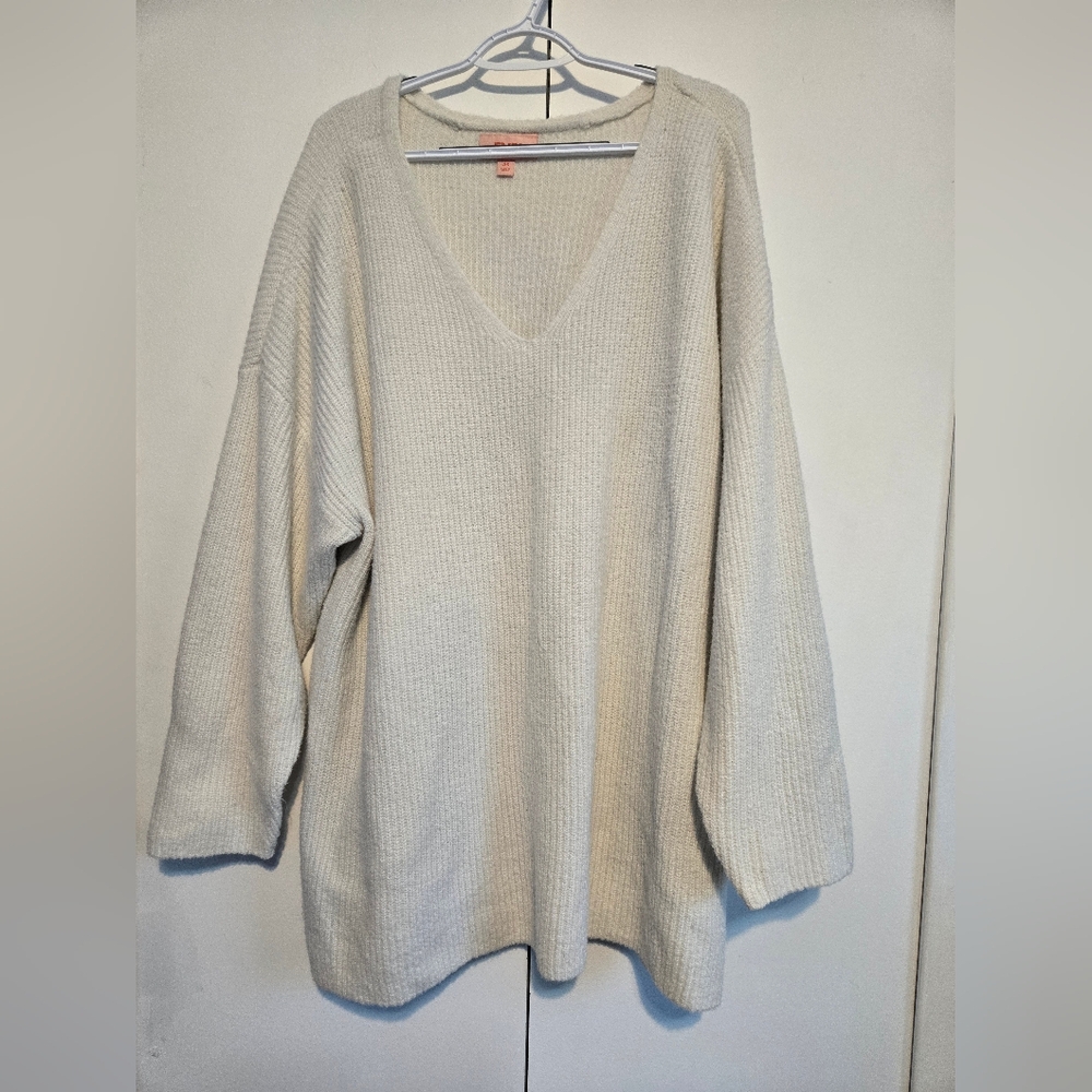 EVRI Cream Oversized V-Neck Sweater 4X Soft Cozy Knit‎ Pullover